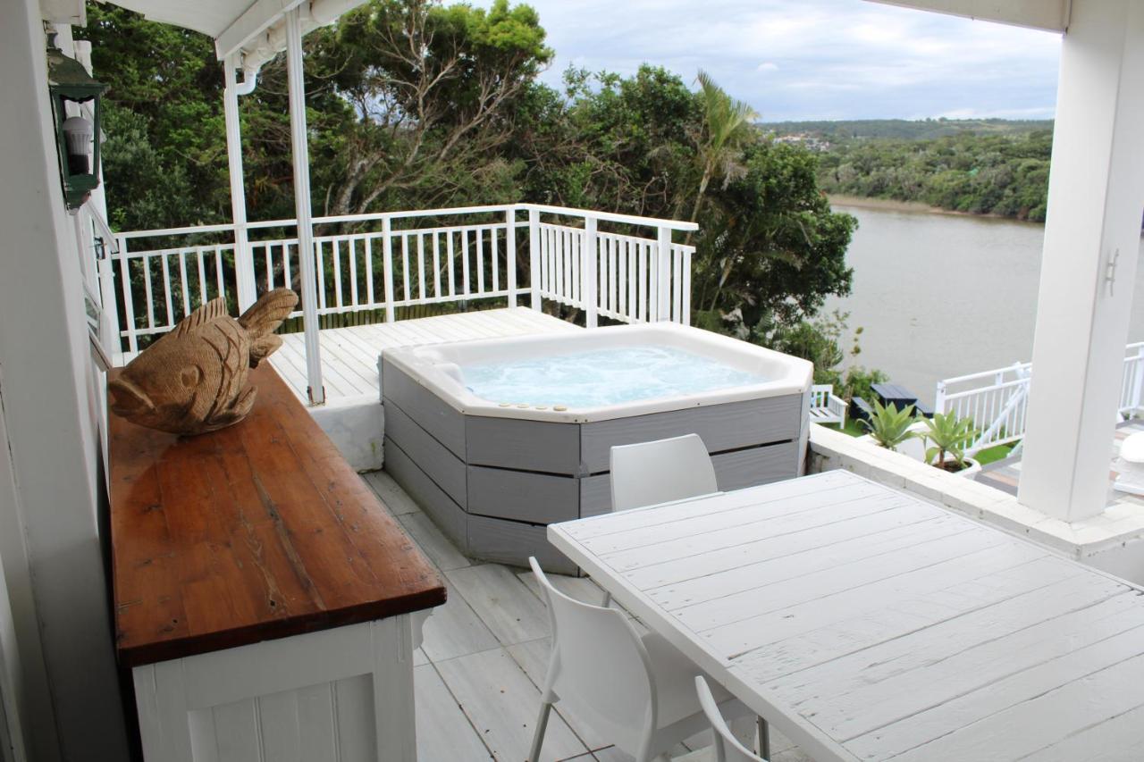 Blue's Guest House - East London Bonza Bay Esterno foto