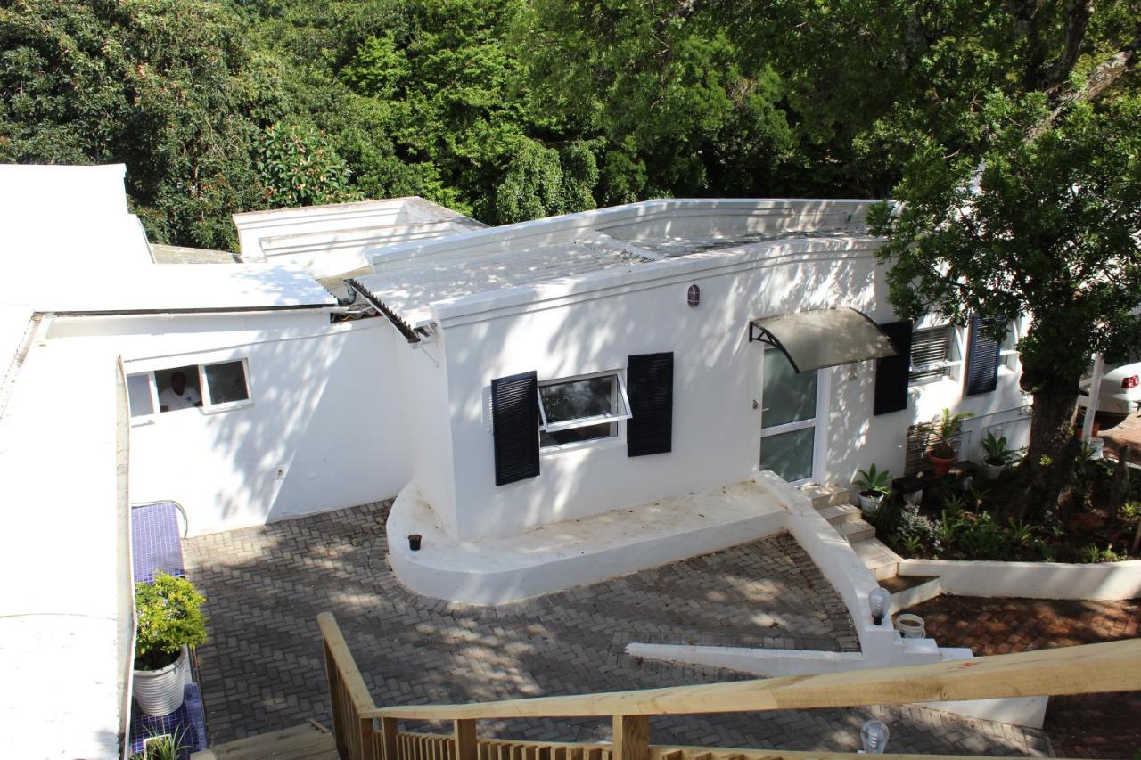 Blue's Guest House - East London Bonza Bay Esterno foto