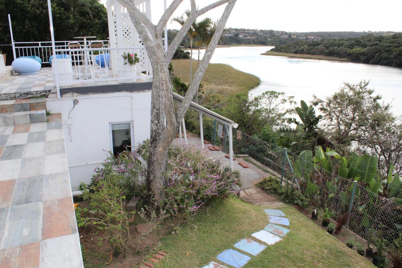 Blue's Guest House - East London Bonza Bay Esterno foto