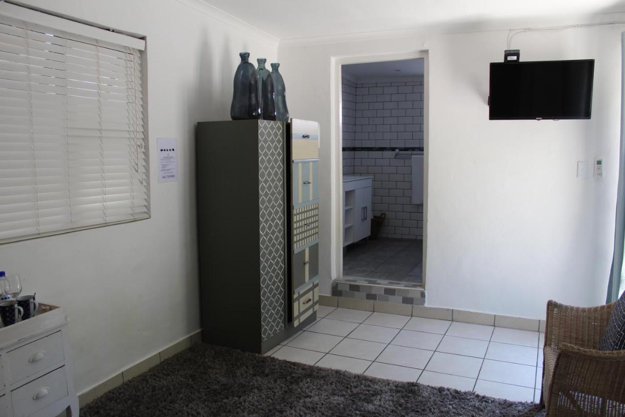 Blue's Guest House - East London Bonza Bay Esterno foto