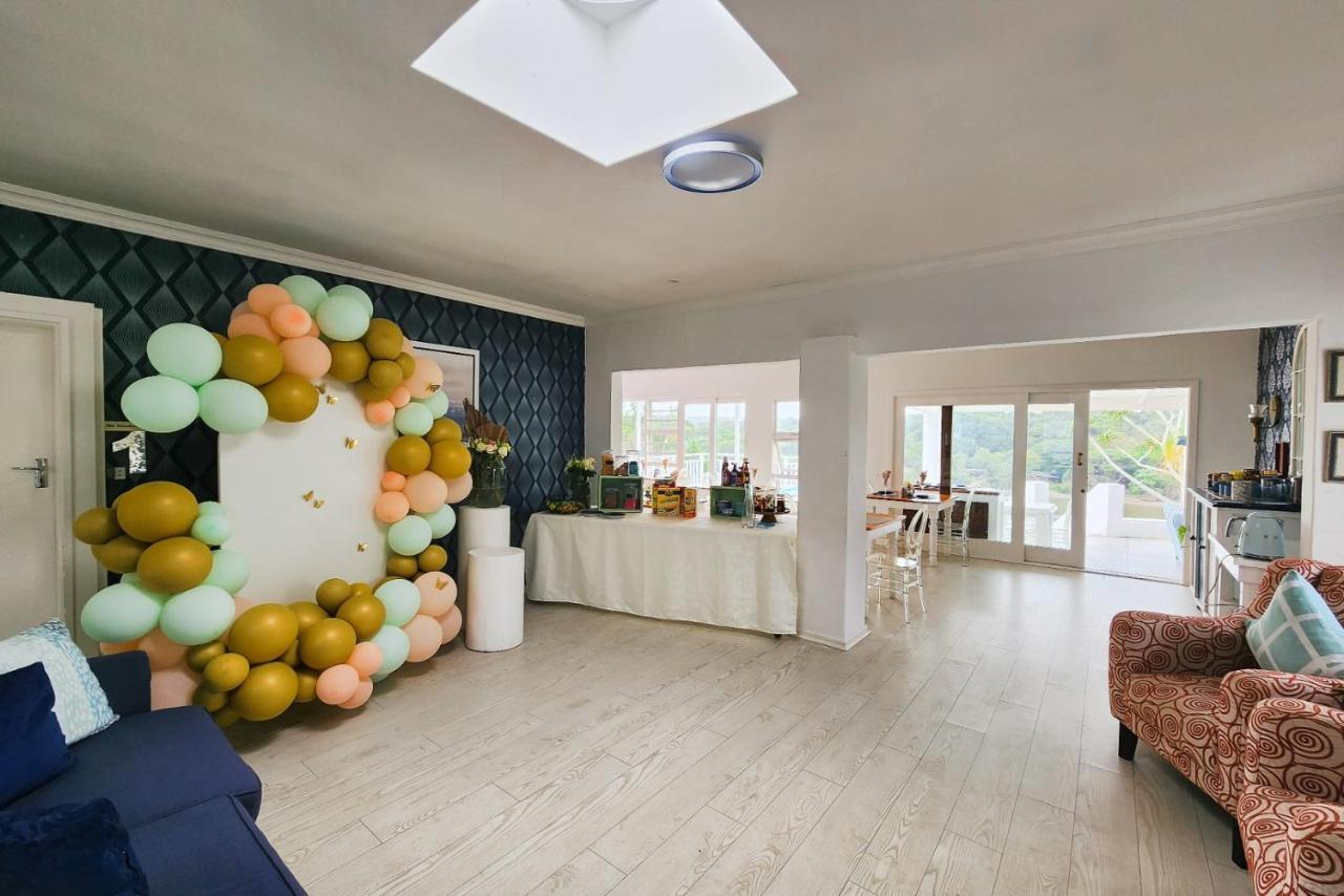 Blue's Guest House - East London Bonza Bay Esterno foto