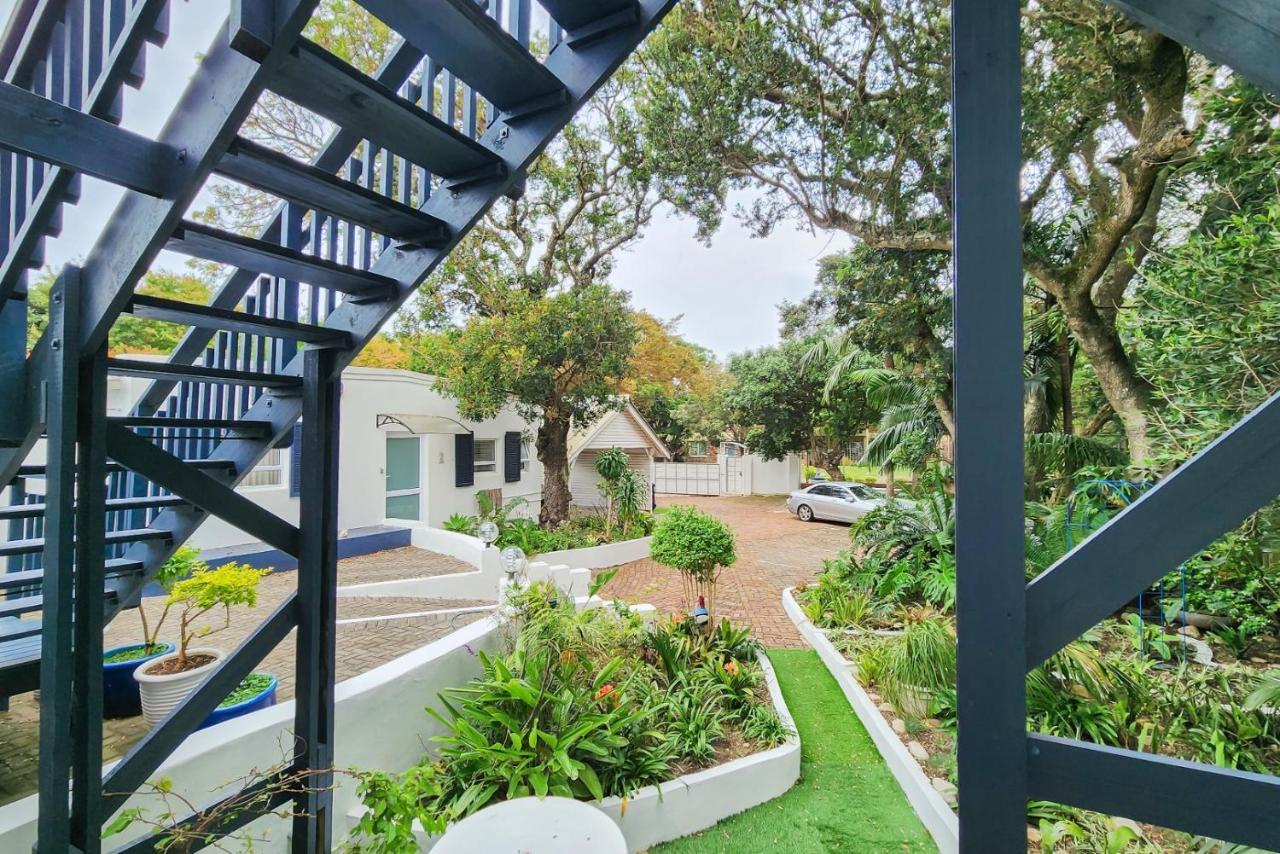 Blue's Guest House - East London Bonza Bay Esterno foto