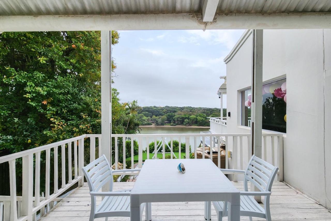 Blue's Guest House - East London Bonza Bay Esterno foto