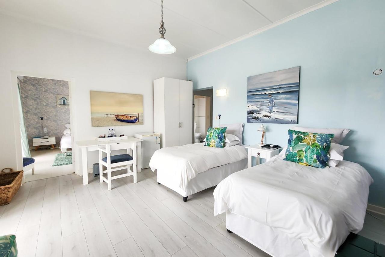 Blue's Guest House - East London Bonza Bay Esterno foto