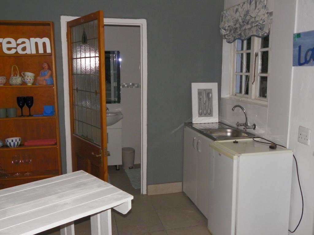 Blue's Guest House - East London Bonza Bay Esterno foto