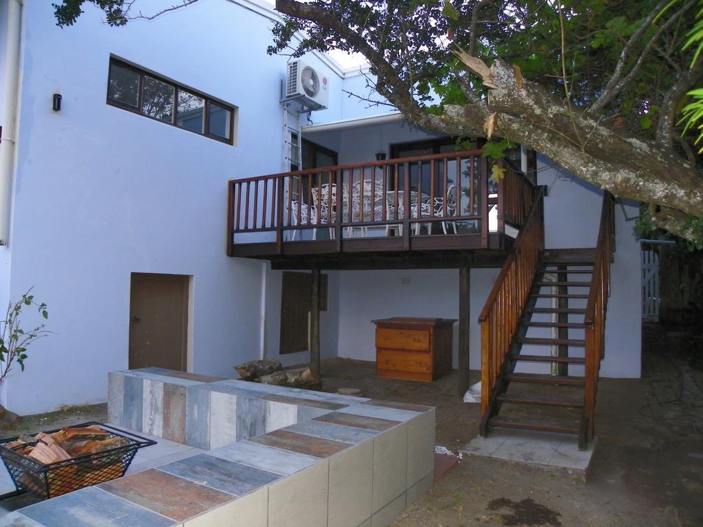 Blue's Guest House - East London Bonza Bay Esterno foto