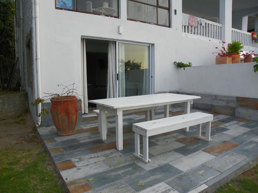 Blue's Guest House - East London Bonza Bay Esterno foto