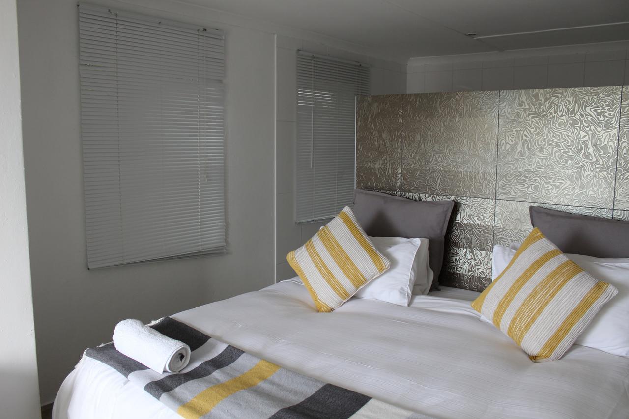 Blue's Guest House - East London Bonza Bay Esterno foto