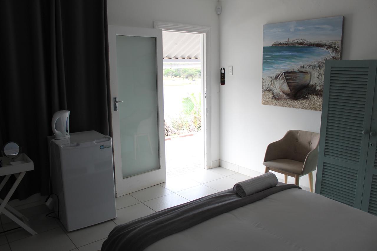 Blue's Guest House - East London Bonza Bay Esterno foto
