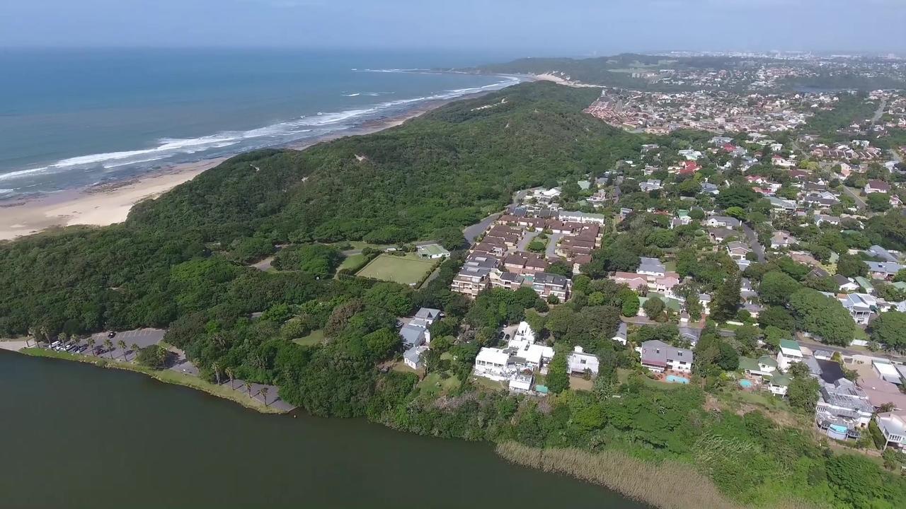 Blue's Guest House - East London Bonza Bay Esterno foto
