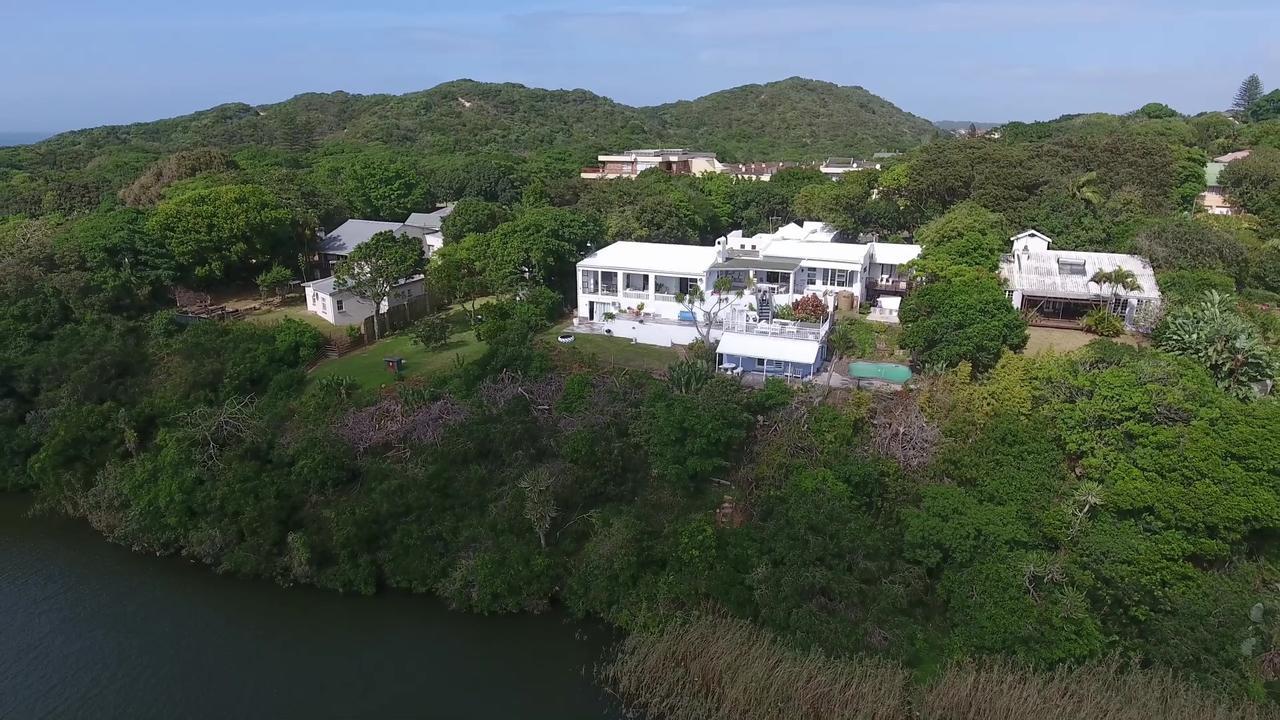 Blue's Guest House - East London Bonza Bay Esterno foto