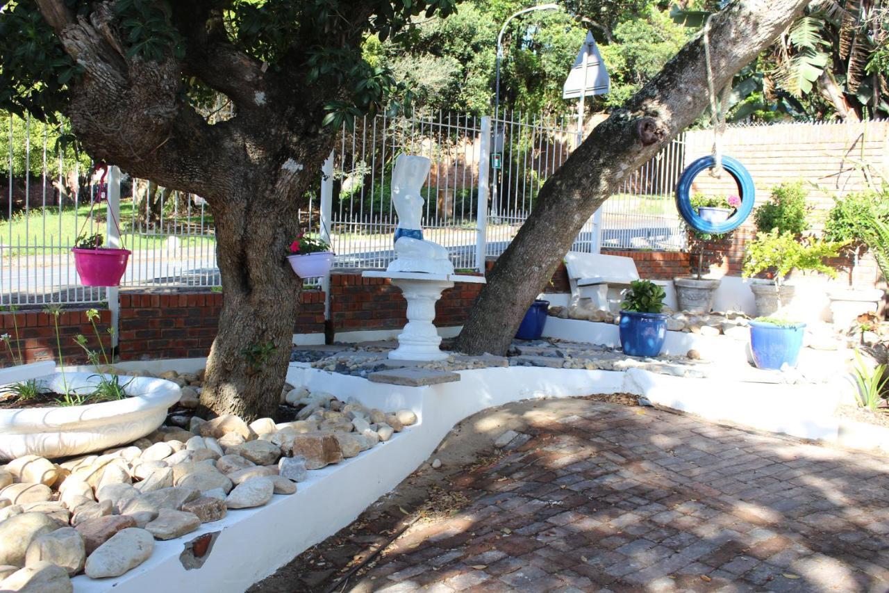 Blue's Guest House - East London Bonza Bay Esterno foto