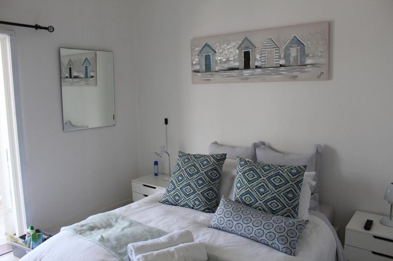 Blue's Guest House - East London Bonza Bay Esterno foto