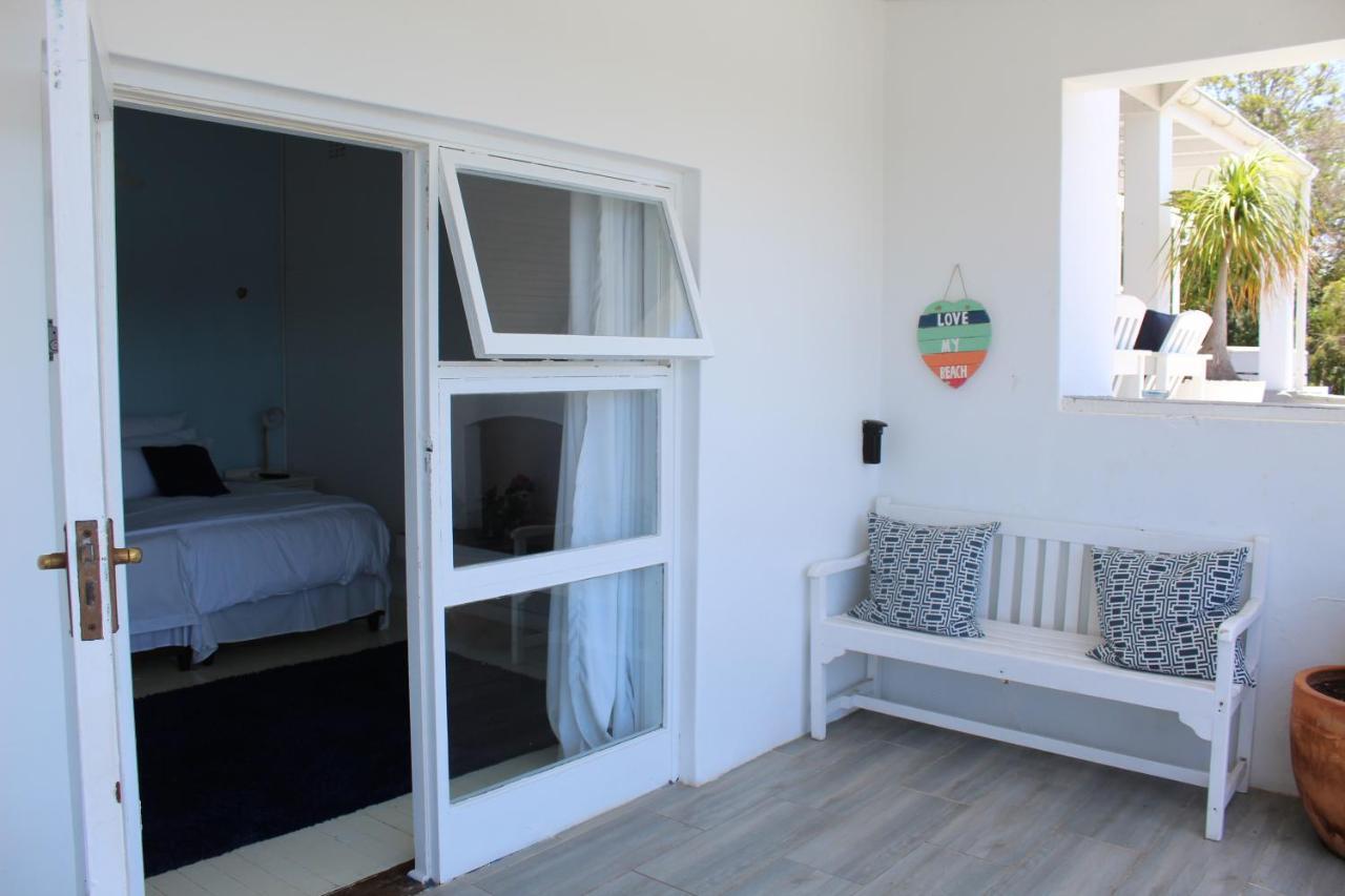 Blue's Guest House - East London Bonza Bay Esterno foto